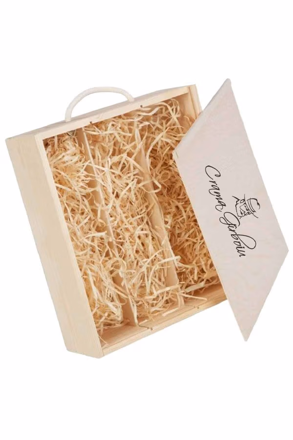 Cutie Lemn pentru 3 sticle de vin  - Cutie Premium confectionata din lemn natural de esenta moale pentru trei sticle de vin. Ideala pentru cadouri sau pentru a pastra vinurile preferate in conditii optime