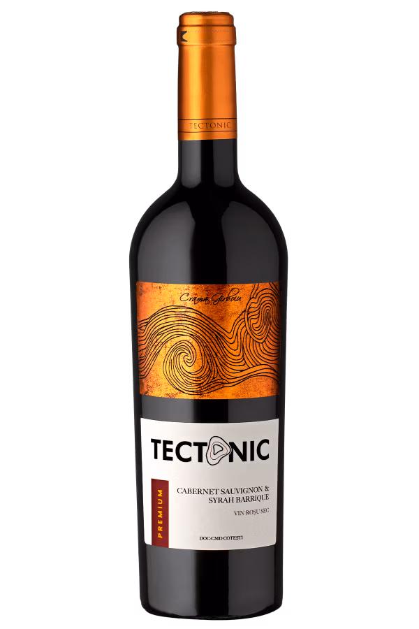 Tectonic Cabernet Sauvignon & Syrah Barrique  - Tectonic Cabernet Sauvignon&Syrah Barrique este un cupaj rosu exclusivist realizat din doua soiuri frantuzesti de renume care prezinta o aroma complexa de fructe negre si rosii completata de note fine de vanilie
