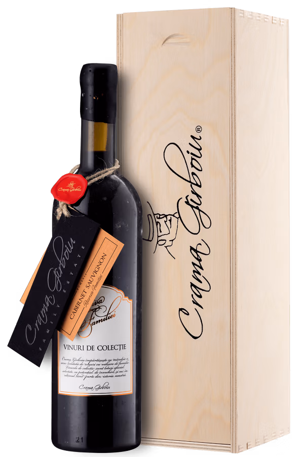 Vinoteca Rezerva Familiei Cabernet Sauvignon 2014  - Cabernet-ul Sauvignon nu degeaba este considerat regele vinurilor rosii. Cu o explozie de arome si un potential extraordinar de invechire acest soi a castigat detasat la categoria popularitate in randul consumatorilor. Buchet intens de cirese negre
