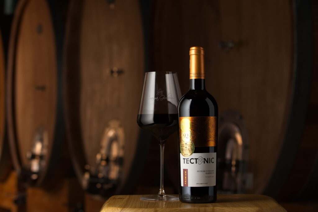 tectonic feteasca neagră