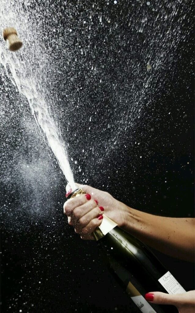 vin spumant desfăcut la temperatura prea înaltă
