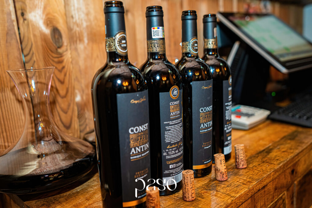 Cât rezistă vinul după deschidere? sticle de vin Constantin lăsate la aerat - decantare controlată